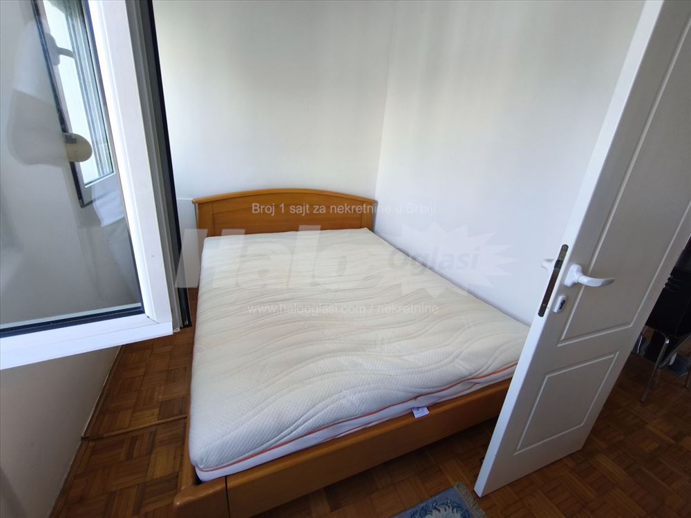 Jednoiposoban blok70a — 5