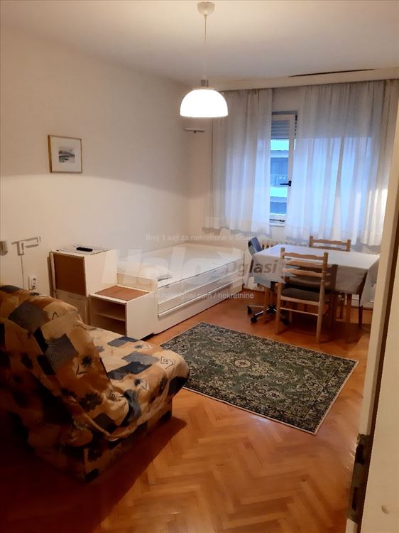 Jednoiposoban, kod Vuka, za studentkinje — 2