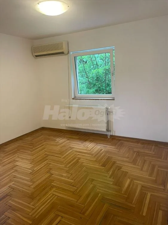 Jednoiposoban stan — 6