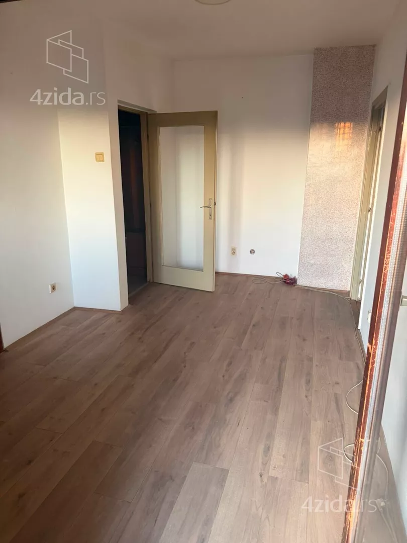 Jednoiposoban stan na prodaju, Mladenovac (mesto), 60.000€, 45m² — 2