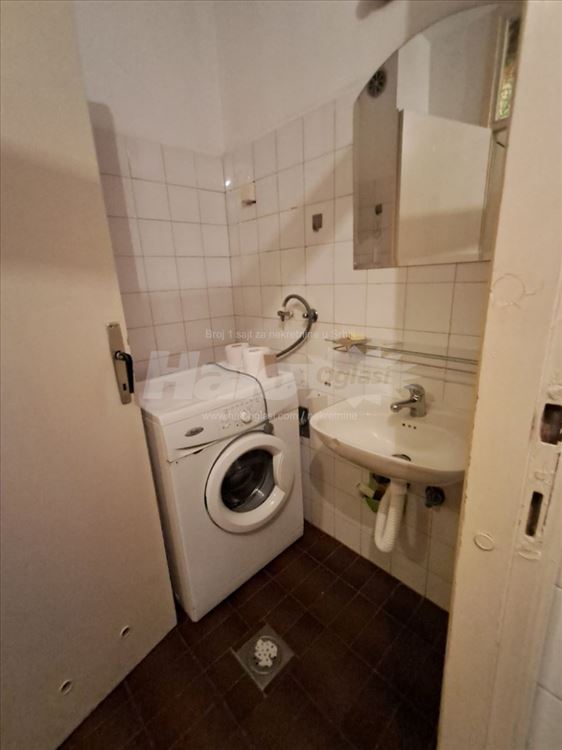 Jednoiposoban stan Čukaričkoj padini — 11