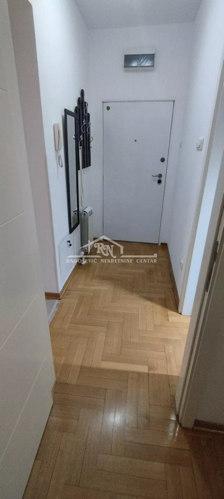 Jednoiposoban stan za izdavanje, Braće Radovanovića 17, 650€, 42m² — 5