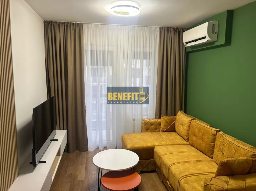Jednoiposoban stan za izdavanje, Cara Dušana 220, 650€, 42m² — 2