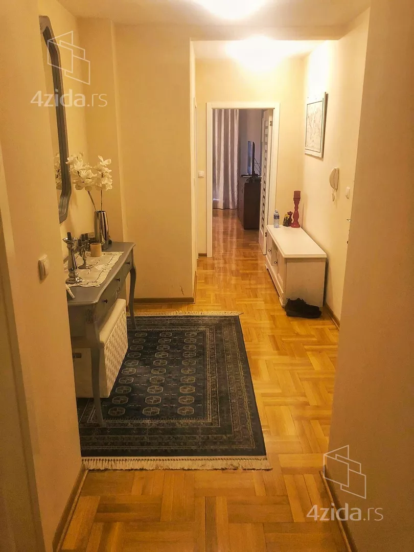 Jednoiposoban stan za izdavanje, Dimitrija Tucovića, 630€, 52m² — 5