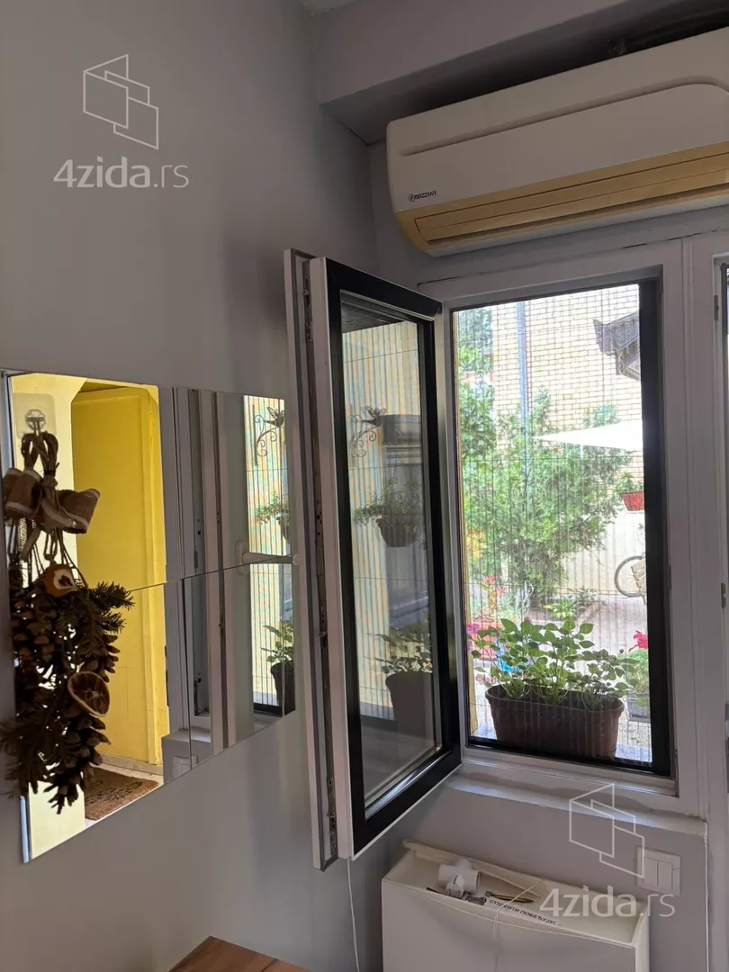Jednoiposoban stan za izdavanje, Dobanovačka, 320€, 30m² — 3