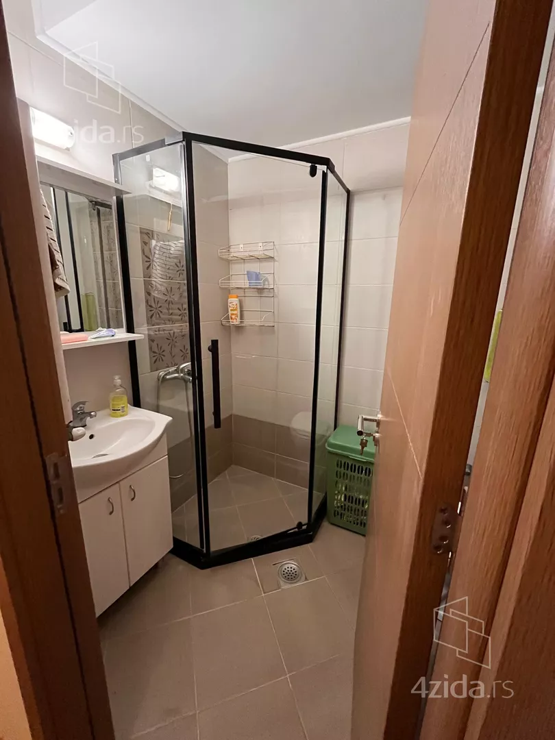 Jednoiposoban stan za izdavanje, Ilije Stojadinovića 28, 400€, 40m² — 2