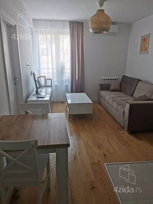 Jednoiposoban stan za izdavanje, Kraljice Natalije, 750€, 40m² — 2