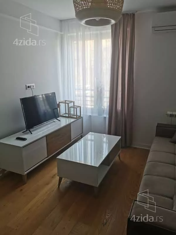 Jednoiposoban stan za izdavanje, Kraljice Natalije, 750€, 40m² — 14