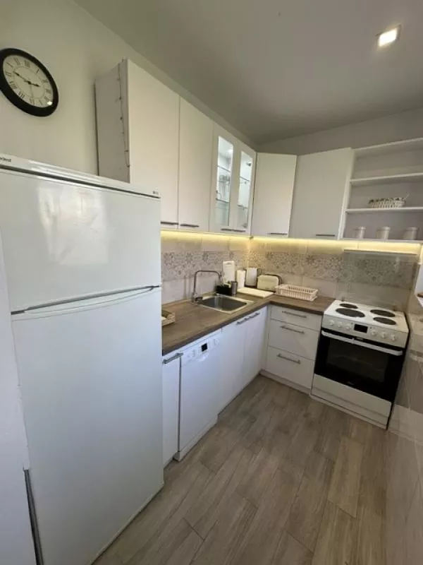 Jednoiposoban stan za izdavanje, Molerova 12, 700€, 46m² — 3