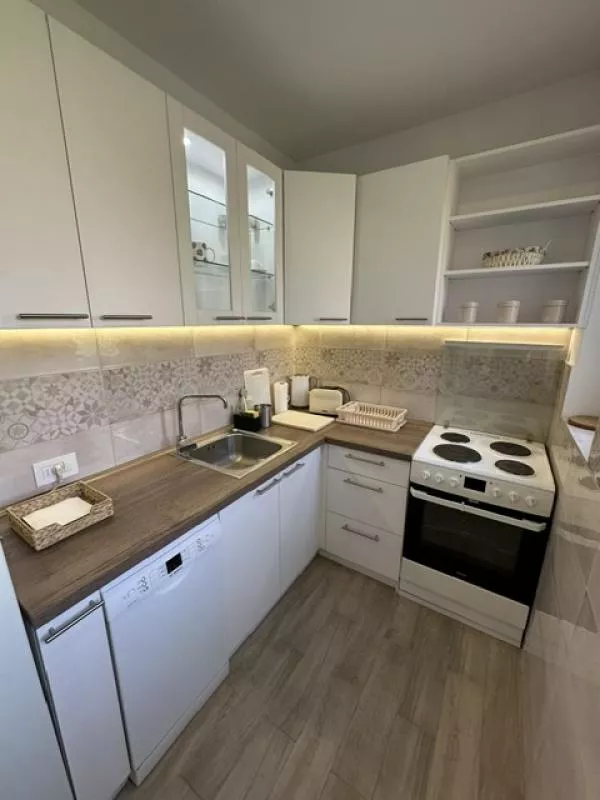 Jednoiposoban stan za izdavanje, Molerova 12, 700€, 46m² — 4