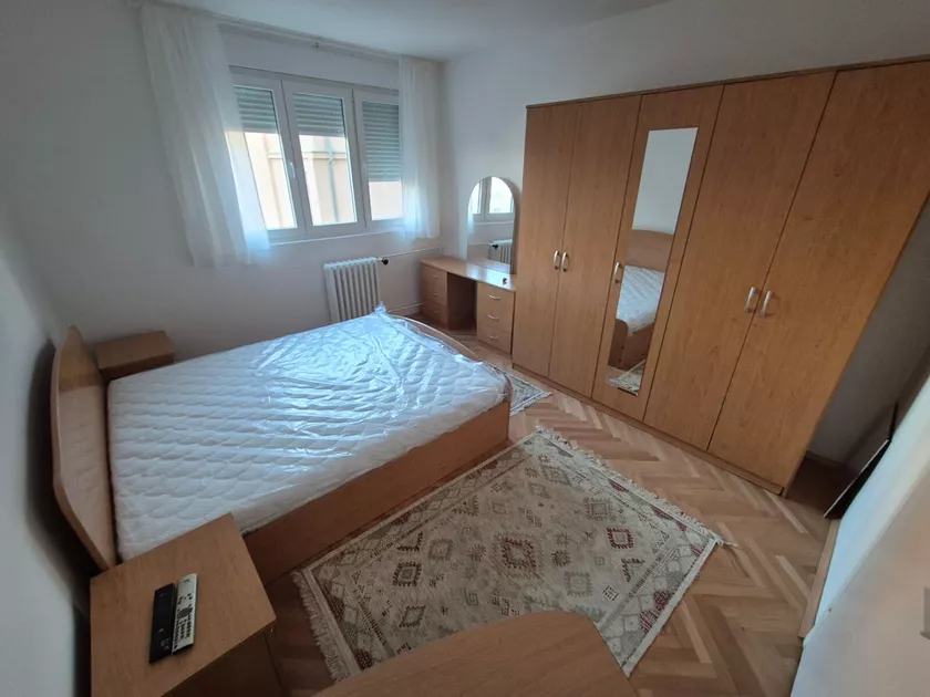 Jednoiposoban stan za izdavanje, Patrisa Lumumbe 33, 450€, 45m² — 3