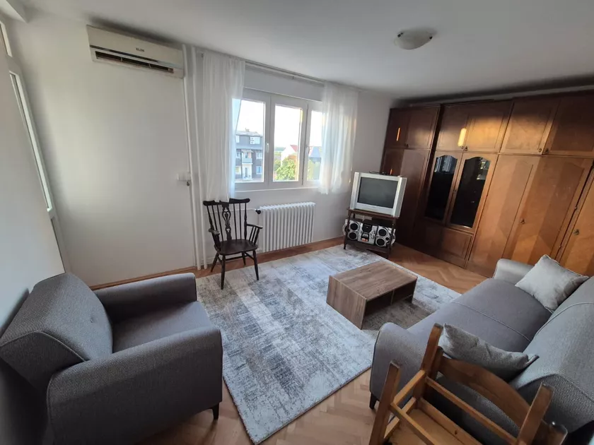 Jednoiposoban stan za izdavanje, Patrisa Lumumbe 33, 450€, 45m² — 5