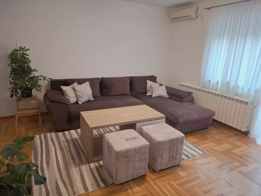Jednoiposoban stan za izdavanje, Prote Milorada Pavlovića, 300€, 40m² — 2
