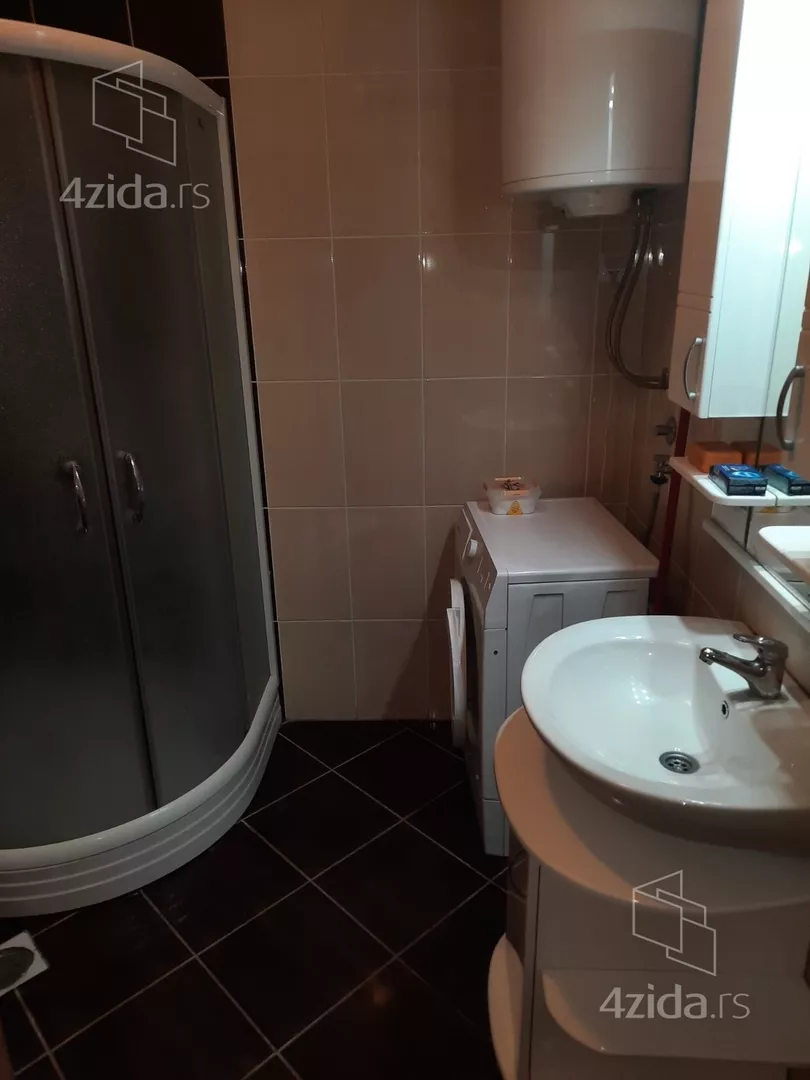 Jednoiposoban stan za izdavanje, Slanački Put, 950€, 45m² — 13