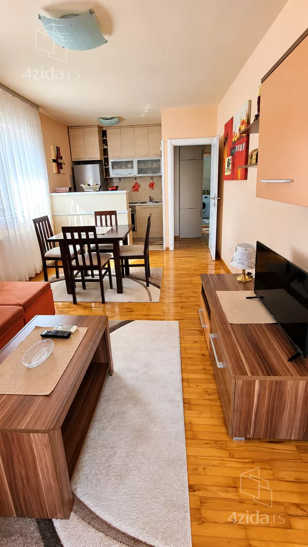 Jednoiposoban stan za izdavanje, Uroša Marovića, 500€, 41m² — 2