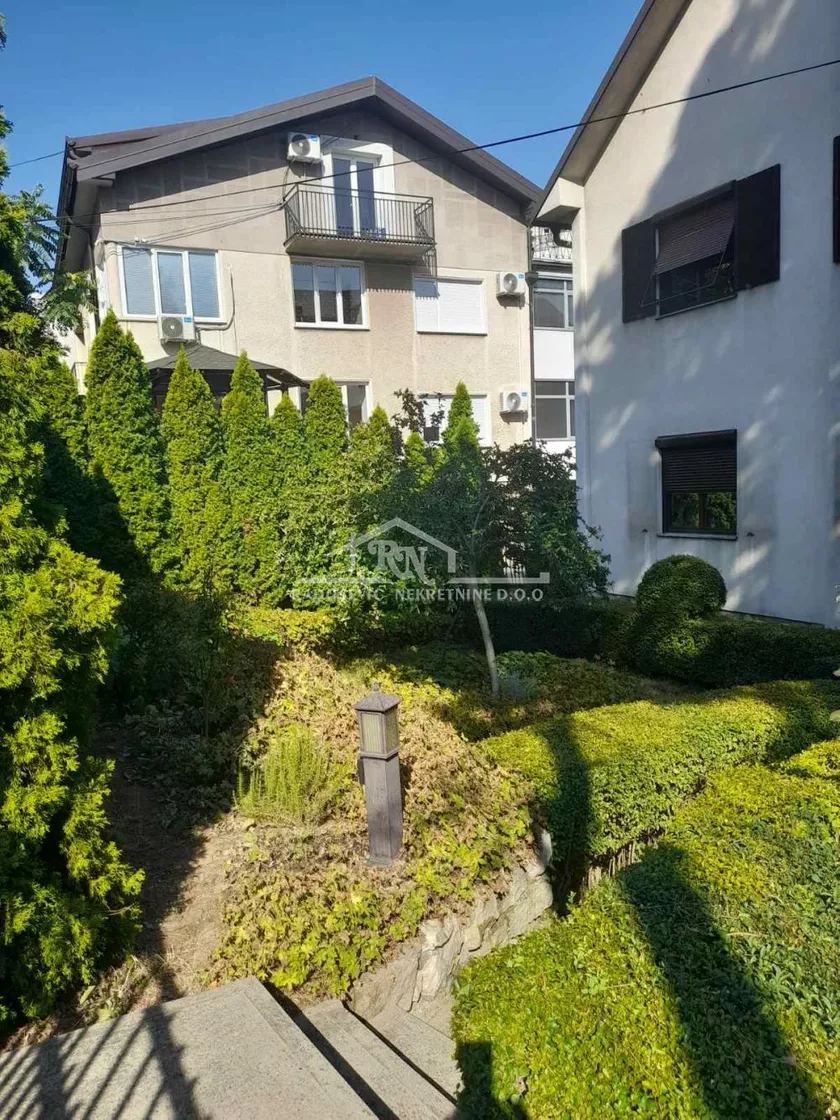 Jednoiposoban stan za izdavanje, Žarka Vukovića-Pucara, 380€, 33m² — 2