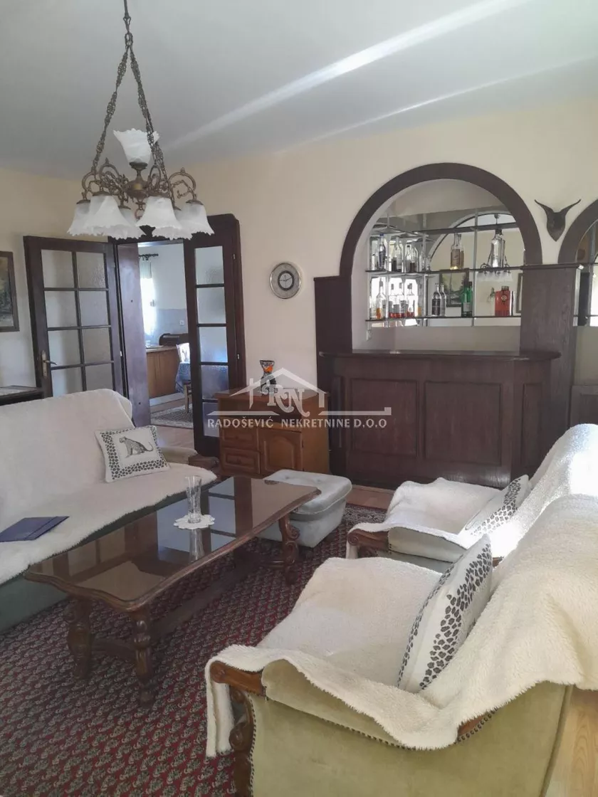 Jednoiposoban stan za izdavanje, Žarka Vukovića-Pucara, 380€, 33m² — 5