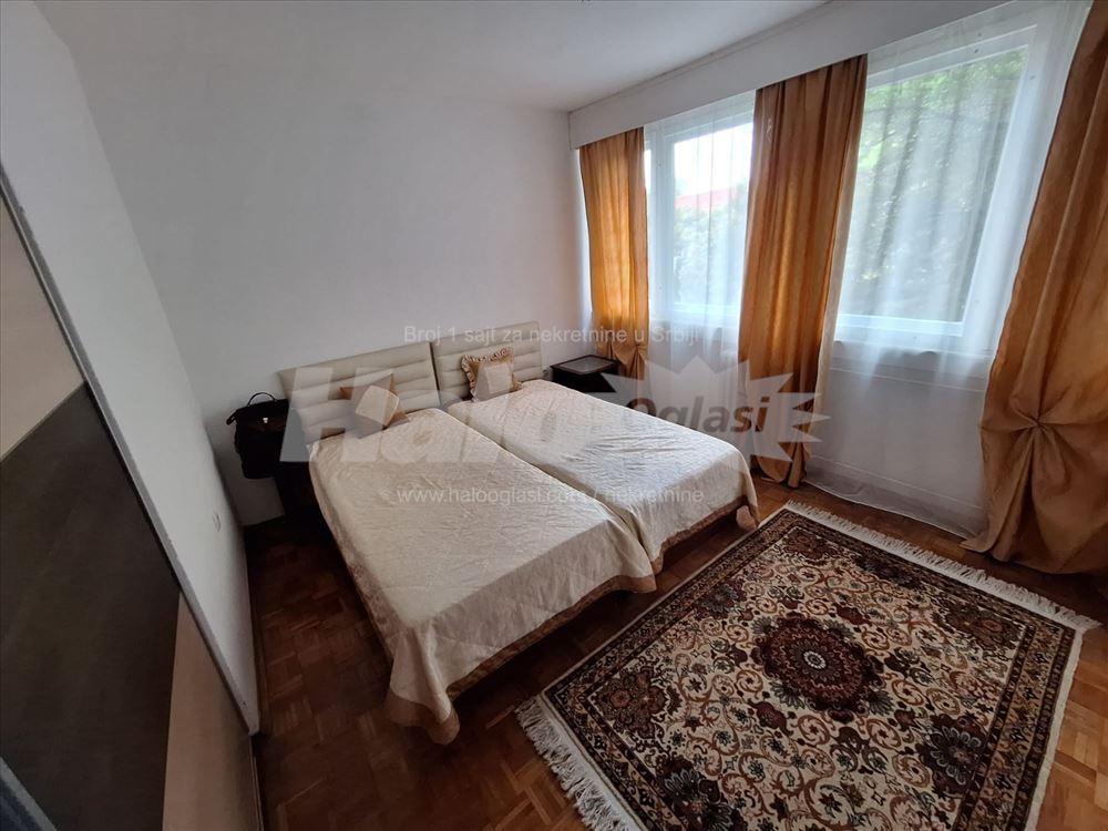 Jednoiposoban svetao stan na ODLIČNOJ lokaciji — 8