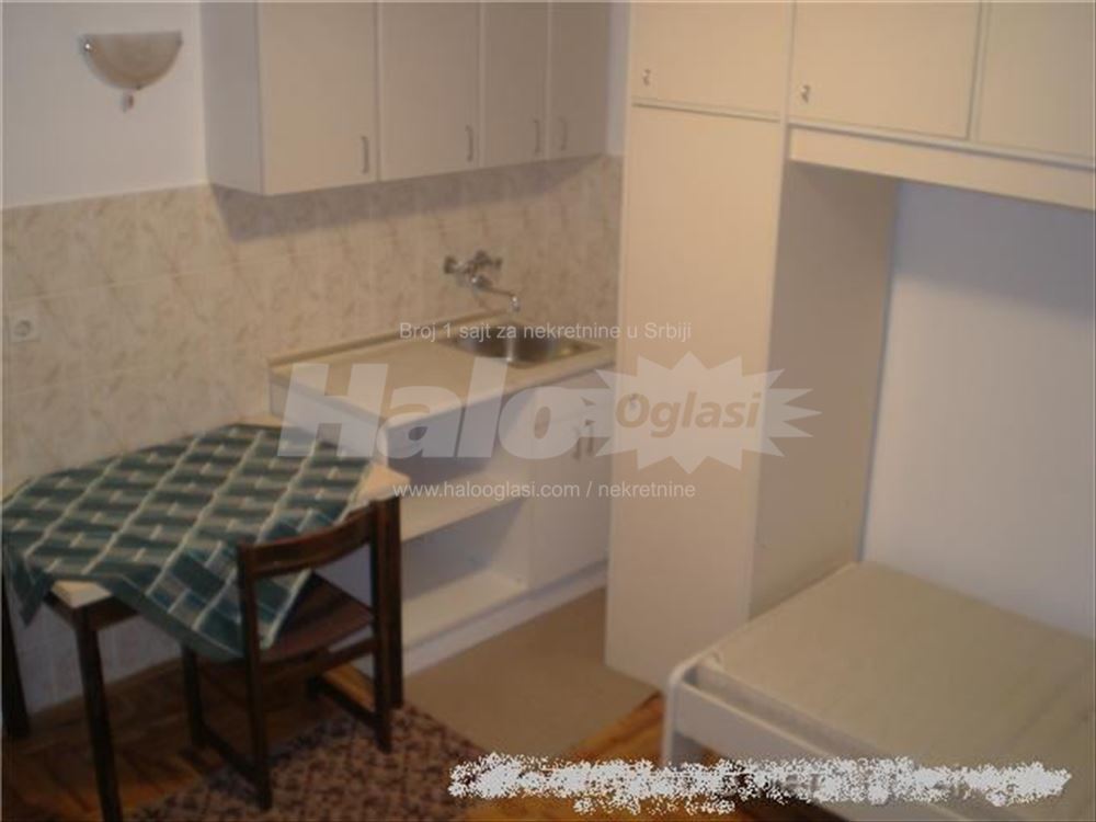Jednokrevetni studio u mirnom kraju grada — 2
