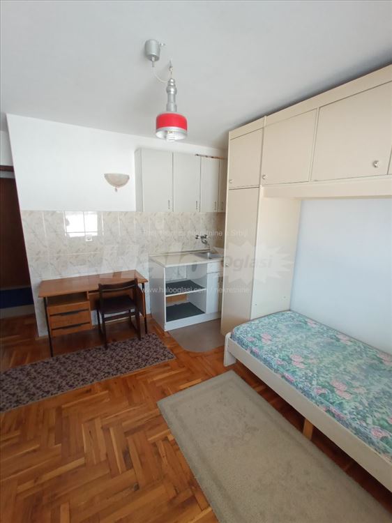 Jednokrevetni studio u mirnom kraju grada — 8
