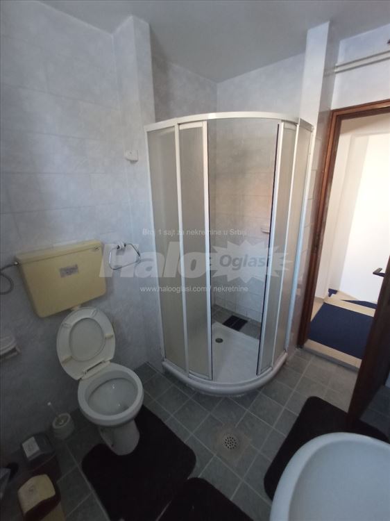 Jednokrevetni studio u mirnom kraju grada — 9
