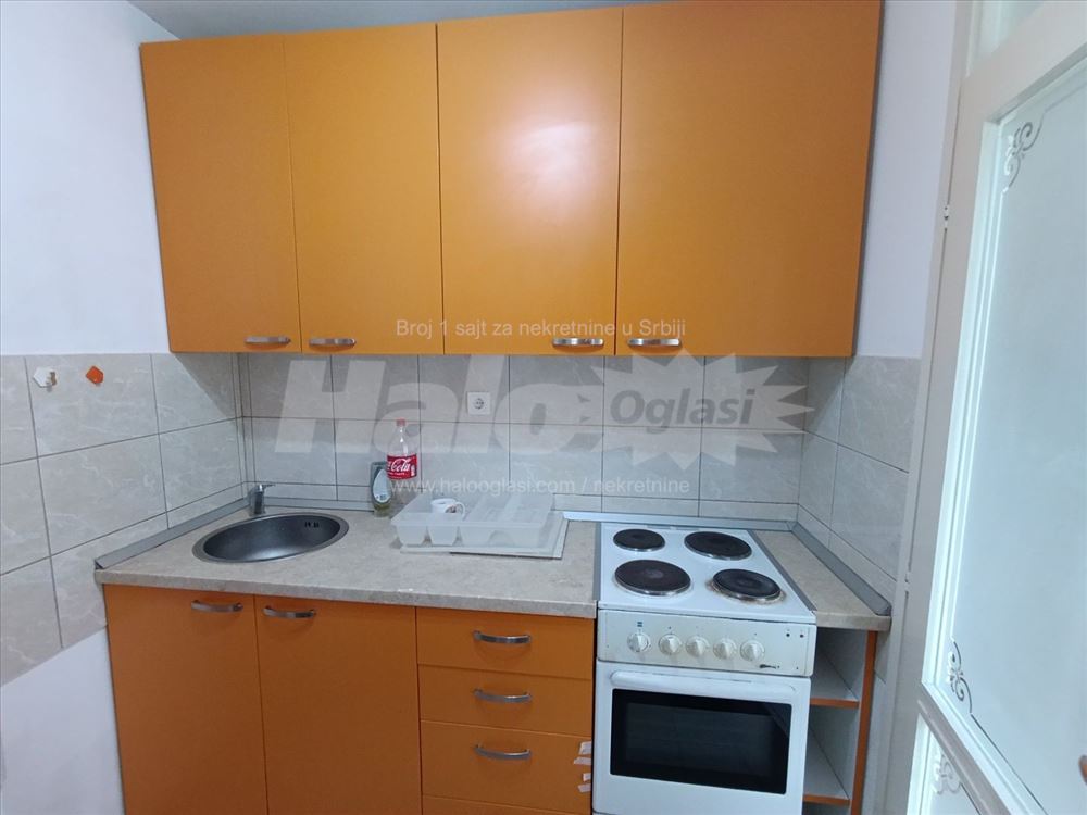 Jednosoban stan, blok 61, 40 m2, IV sprat — 2