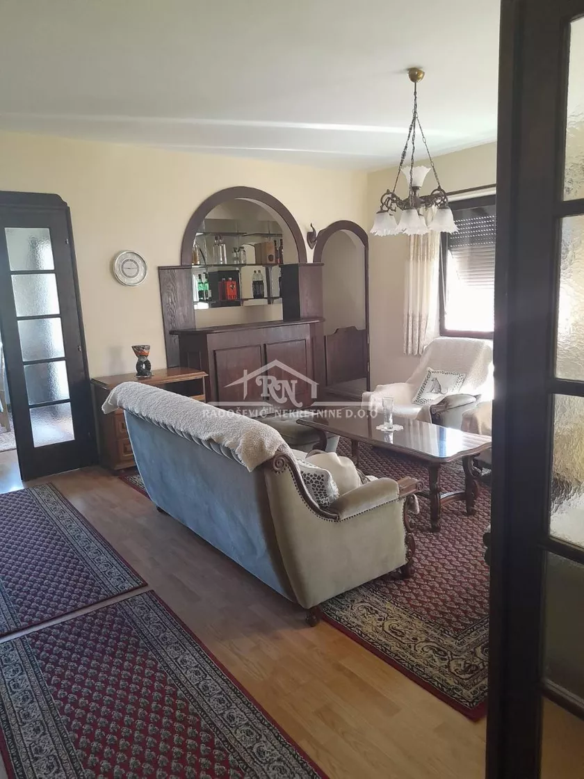 Jednosoban stan za izdavanje, Banovo Brdo, 350€, 33m² — 4