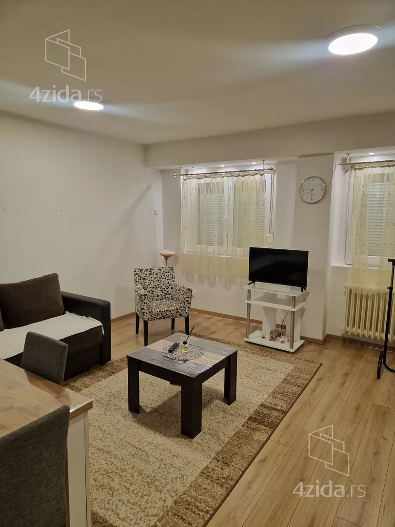 Jednosoban stan za izdavanje, Dimitrija Tucovića, 400€, 30m² — 2
