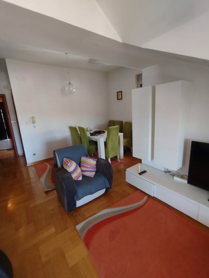 Jednosoban stan za izdavanje, Dimitrija Tucovića, 650€, 47m² — 3