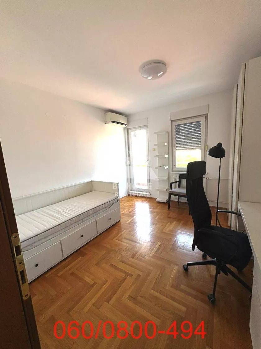 Jednosoban stan za izdavanje, Dr Velizara Kosanovića 25, 400€, 35m² — 5