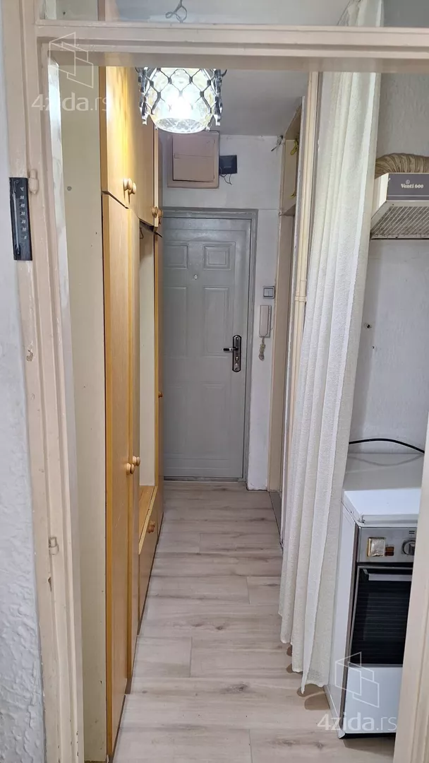 Jednosoban stan za izdavanje, Konjarnik (Voždovački deo), 300€, 26m² — 4