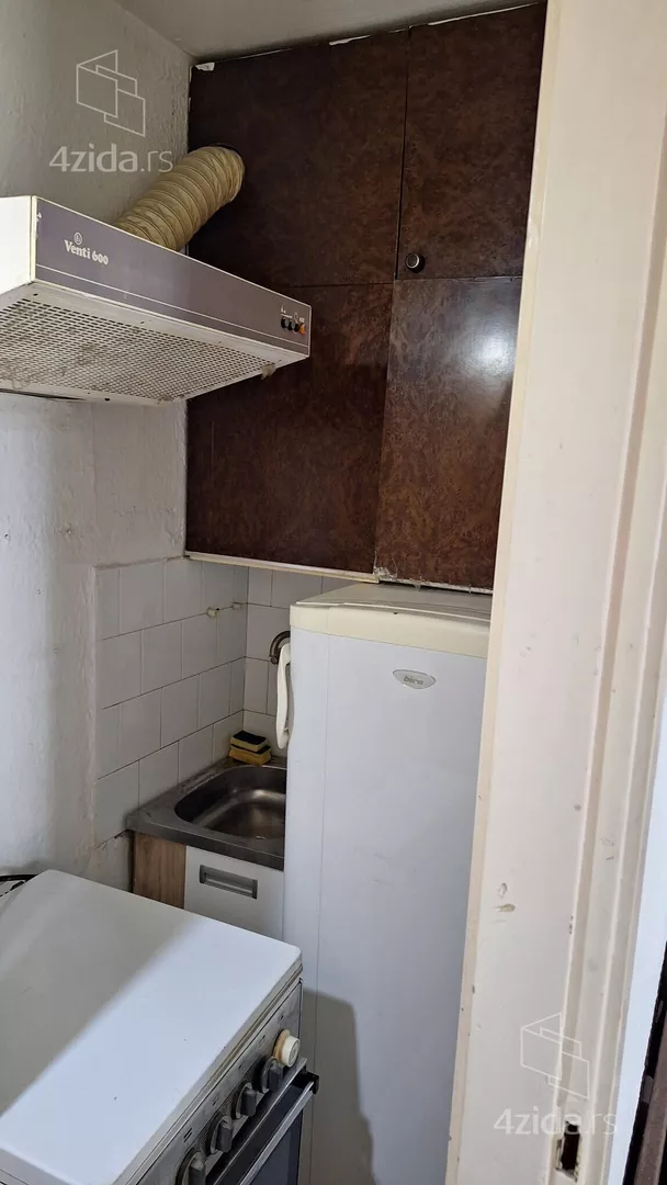 Jednosoban stan za izdavanje, Konjarnik (Voždovački deo), 300€, 26m² — 5
