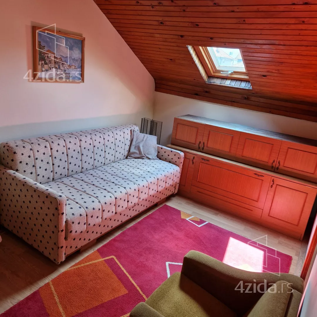 Jednosoban stan za izdavanje, Kumodraž, 250€, 20m² — 2