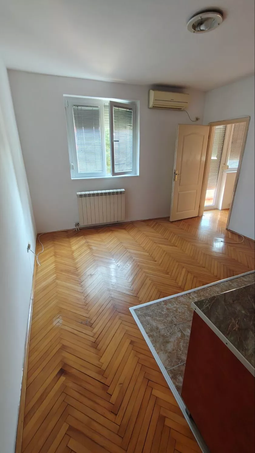 Jednosoban stan za izdavanje, Oplenačka 70, 300€, 40m² — 5