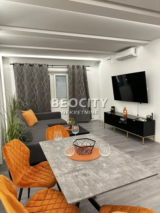Jednosoban stan za izdavanje, Petra Kralja 6, 300€, 42m² — 2