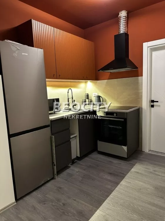 Jednosoban stan za izdavanje, Petra Kralja 6, 300€, 42m² — 3