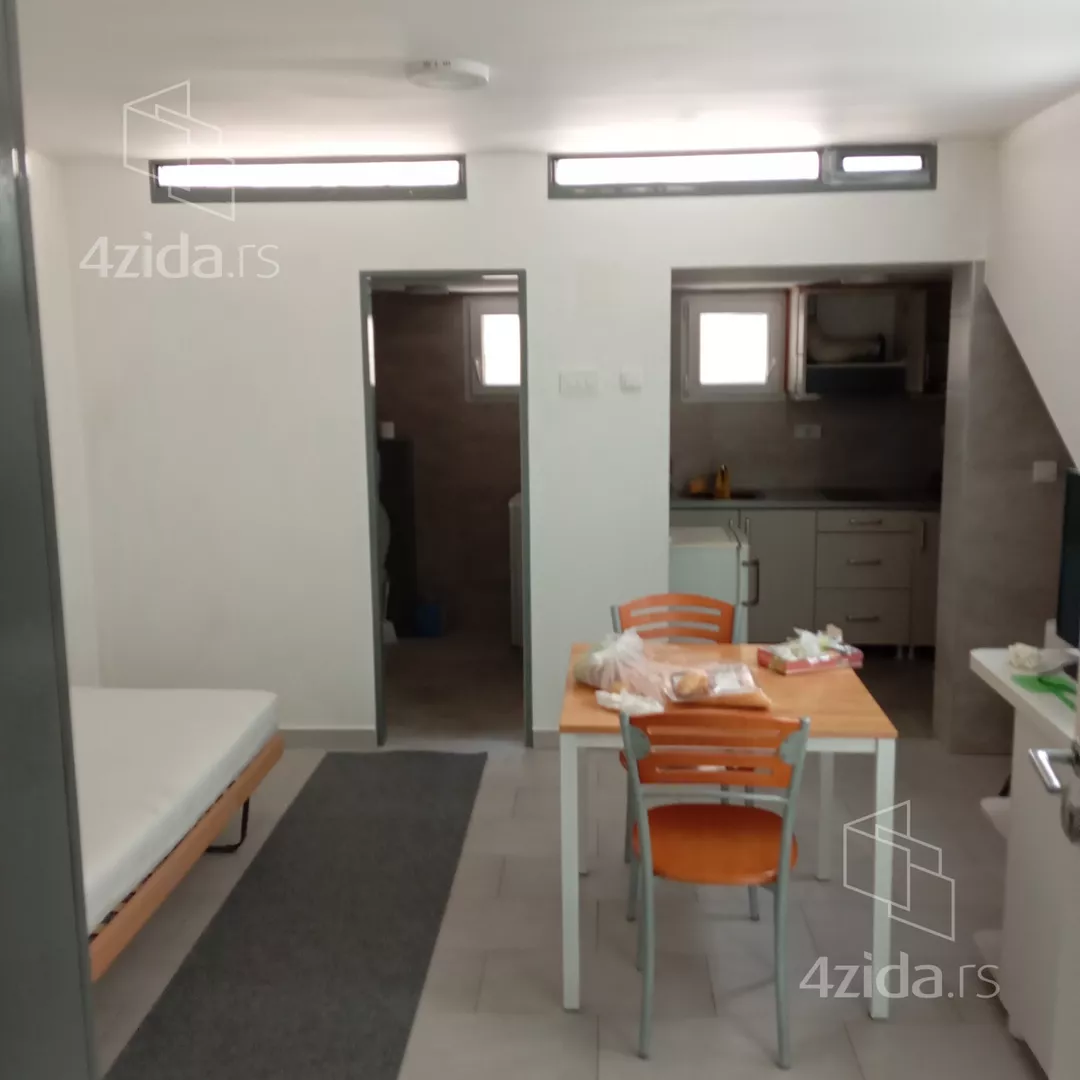 Jednosoban stan za izdavanje, Slavonskih Brigada 21, 300€, 40m² — 5