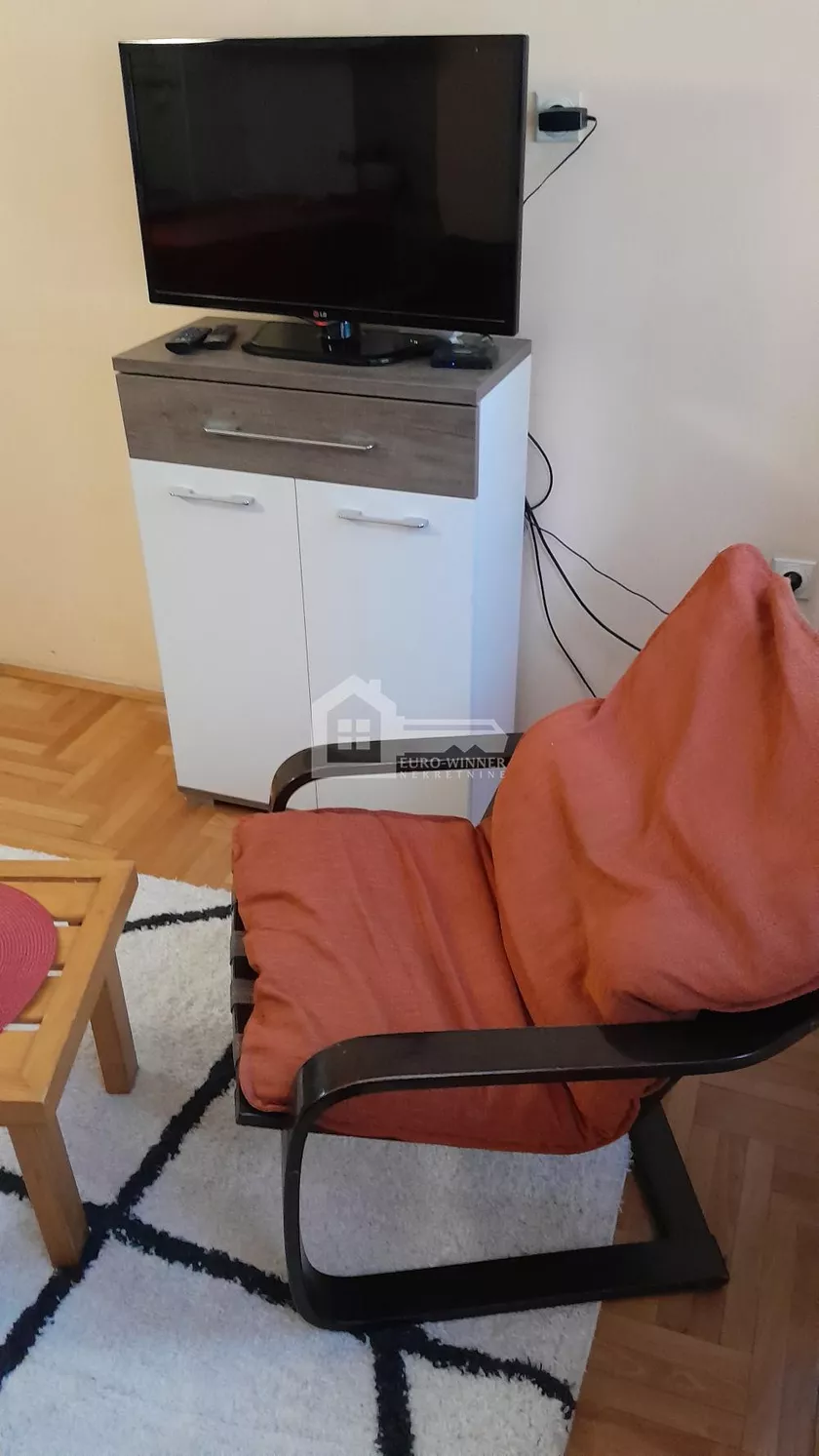 Jednosoban stan za izdavanje, Velikomoravska 7, 400€, 42m² — 3