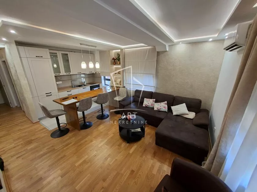 Jednosoban stan za izdavanje, Vidovdanska 23a, 350€, 48m² — 2