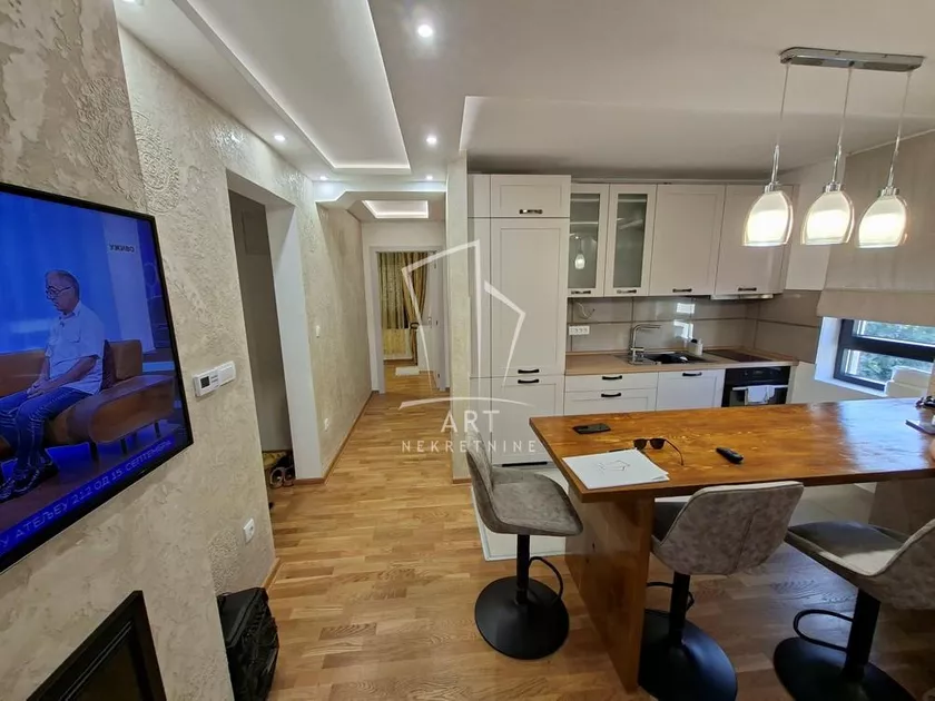 Jednosoban stan za izdavanje, Vidovdanska 23a, 350€, 48m² — 3