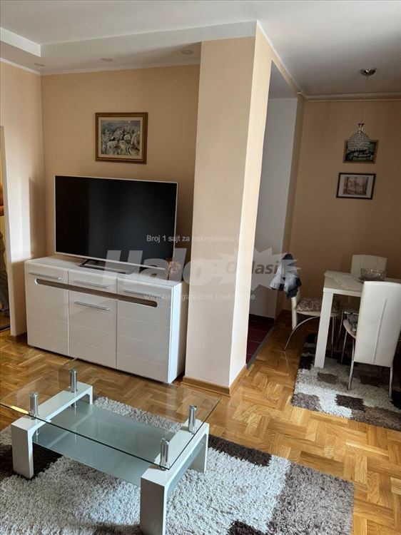 Julino brdo, Marine Veličković, 37m2 — 6