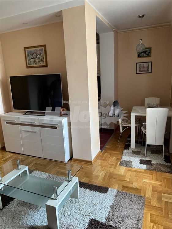 Julino brdo, Marine Veličković, 37m2 — 10