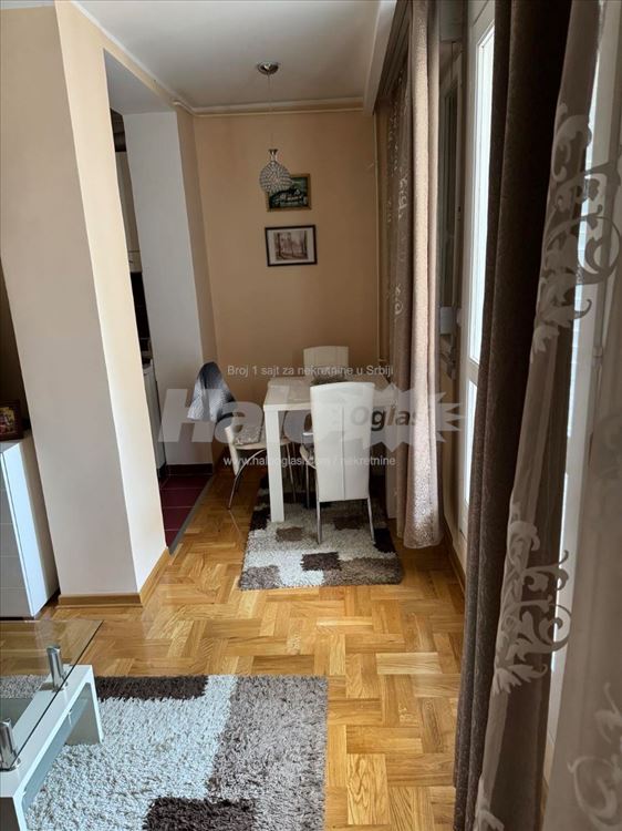 Julino brdo, Marine Veličković, 37m2 — 11