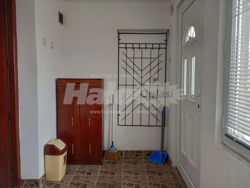 kaludjerica jednoiposoban.45m2.kuca odvojen ulaz. — 2