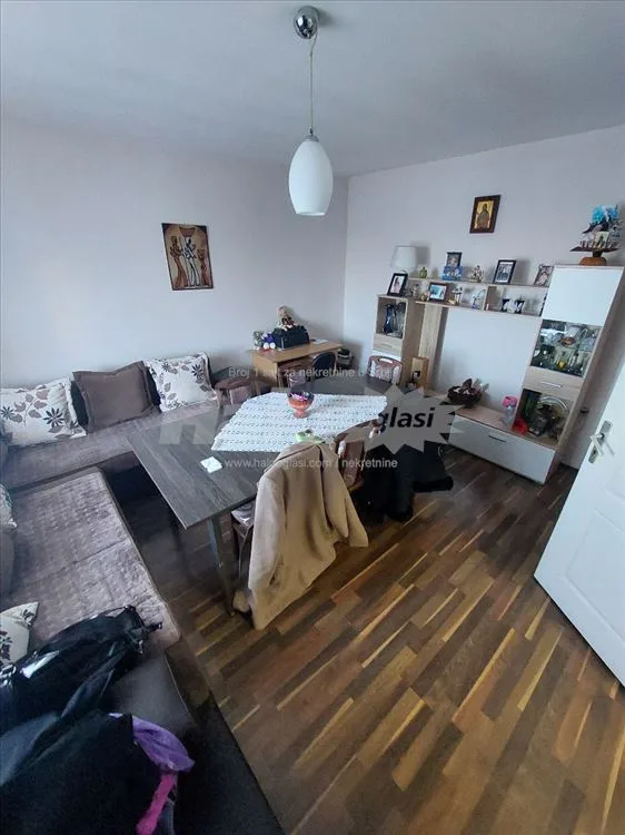 Kaluđerica, naselje Klenak Prodaje se porodična k — 5