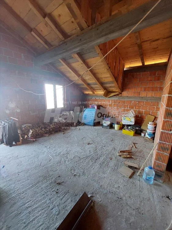 Kaluđerica, naselje Klenak Prodaje se porodična k — 12