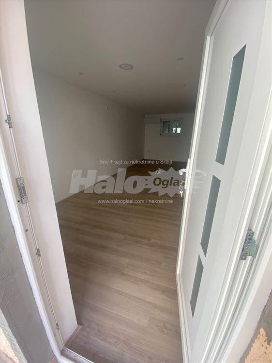 Kancelarija  35m² - Kej (niski rezijski troškovi) — 2