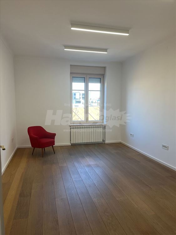 Kancelarija za izdavanje, Palilulska pijaca,135m² — 3
