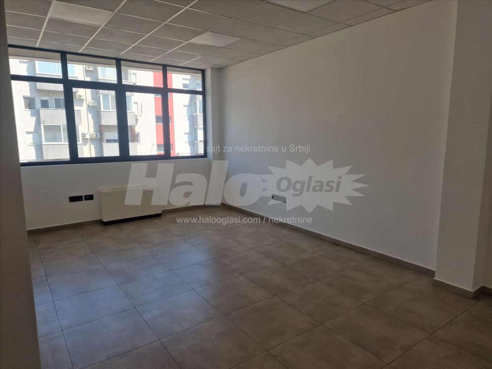 Kancelarije, hala, veliki parking prodajni salon — 11