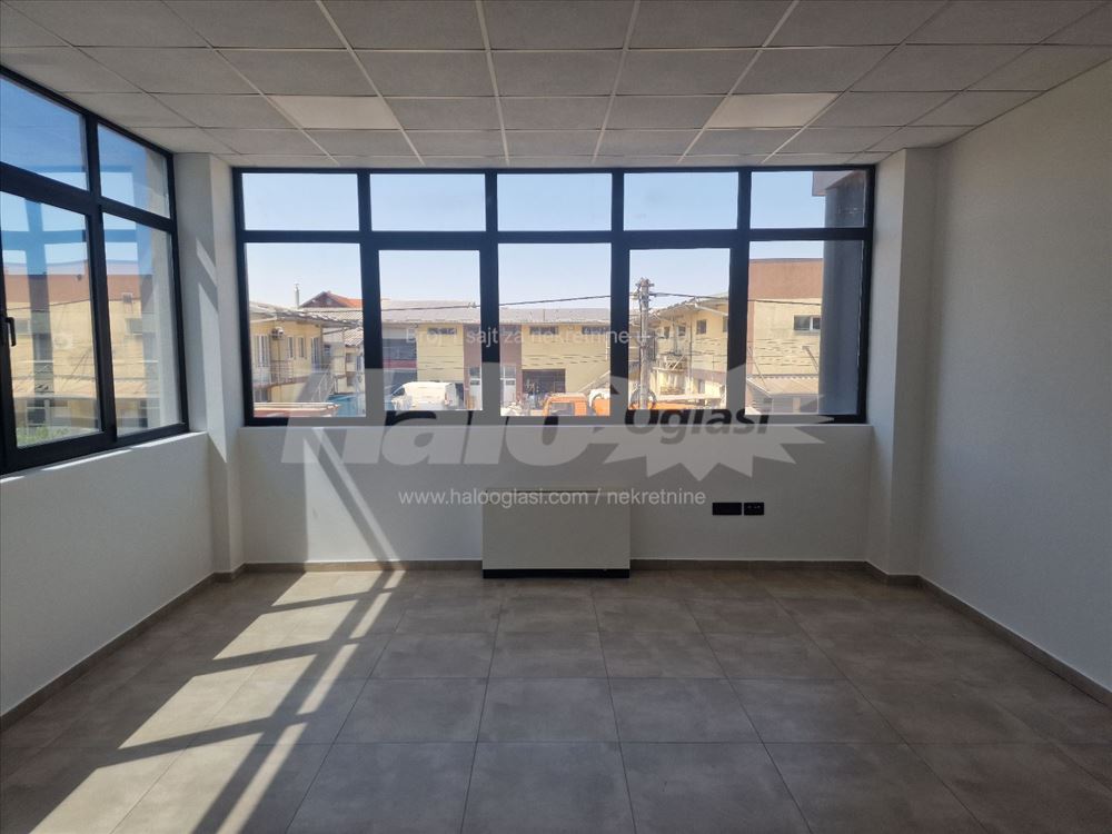 Kancelarije, hala, veliki parking prodajni salon — 14